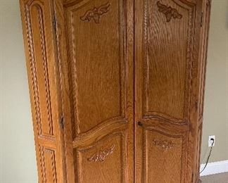 Vintage armoire w/2 lower drawers, 3 adjustable shelves. Breaks down for easy transport. 