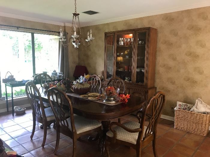 Dining table and chairs from universal 