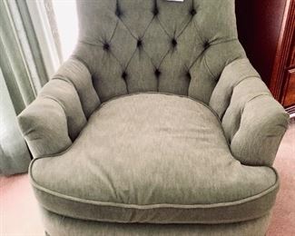Tufted green chair. 30t  27w. 16t. 
$120