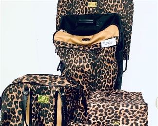 JM NEW YORK 5 piece luggage set. 
$125
