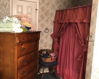 Towels & dresser