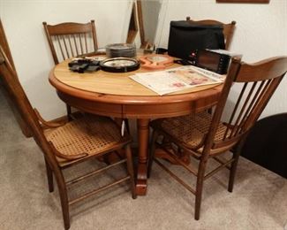 Round Table and 4 chairs
