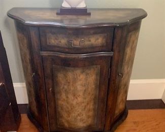 lot 8 end table ( has slight mark on the top- 1") $75