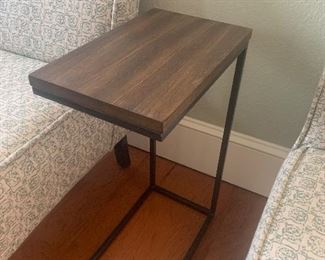 lot 10- small side table $30 