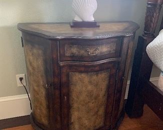 lot 11- end table $75 