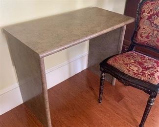 lot 47- small desk $25 