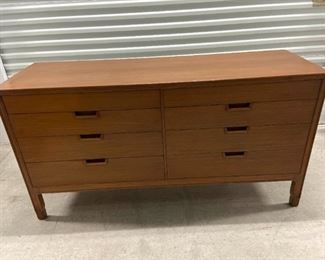 005 MCM Dresser