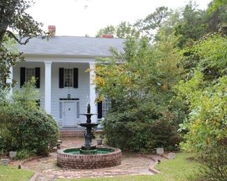 The Hedges-front entrance