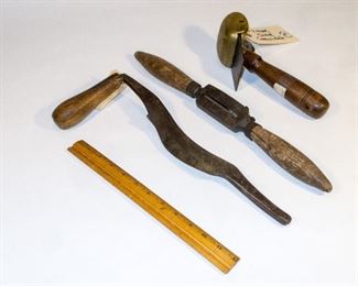 Assorted makers, scraper, spokeshave, cooper's knife