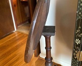 Tilt-top tea table - 19th C