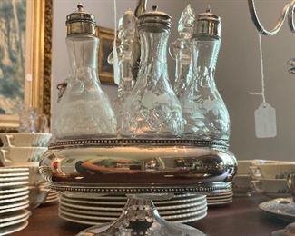 Better view of cruet set - fully intact