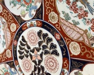 Several Asian porcelain pieces