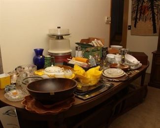 Vintage Dinning Table Includes one Leaf and 6 Chairs
