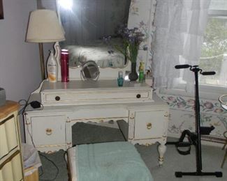  bedroom  vanity 