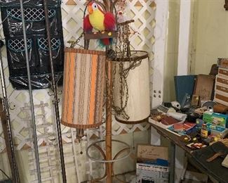 Mid century modern hanging lamps. Unique and in great conditikn