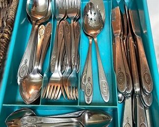 Silverware is silverware as far as I’m normally concerned but these vintage Oneida are so adorable I had to spotlight them.  