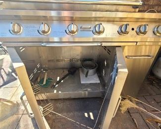 1 of 4  Large Gas Grill