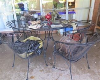 MAGNOLIA ON FERN 018