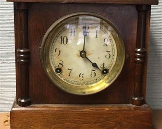 ANTIQUE MANTLE CLOCK