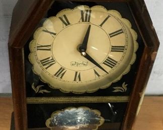 ANTIQUE MANTLE CLOCK