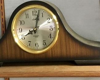 MANTLE CLOCK