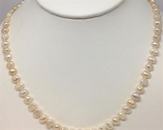 CULTURED PEARLS NECKLACE