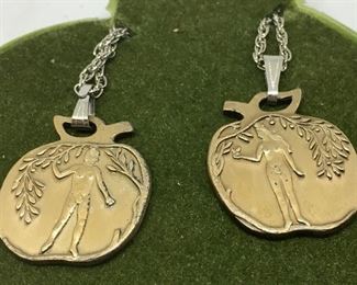 HIS/HER PENDANT/NECKLACES