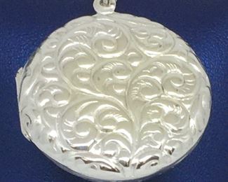 LOCKET PENDANT