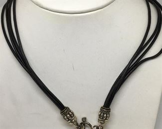 PENDANT NECKLACE