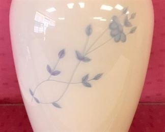 VINTAGE PRINCESS HOUSE VASE W/ORIGINAL BOX