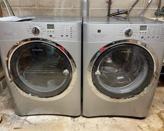 Newer Electrolux washer & gas dryer 