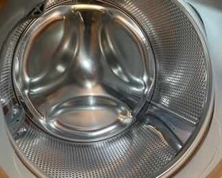 Newer Electrolux washer & gas dryer 