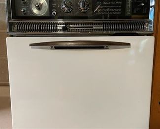 Vintage GE 24” self-cleaning wall oven