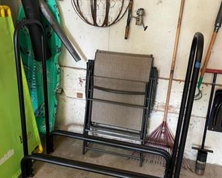 Expandable metal log rack