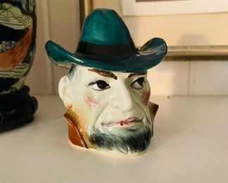 Unique tobacco humidor