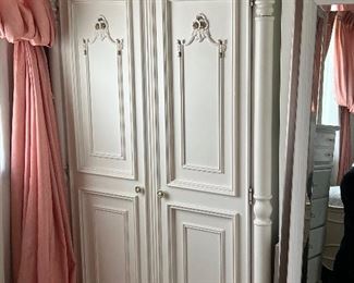 Armoire $500