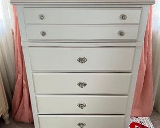 Dresser $400