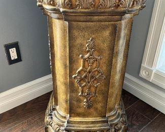 Pedestal $475