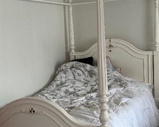 Queen 4 Post Bed 
( No Mattress) $750