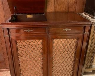 Antique Magnavox Stereo Cabinet Record Player