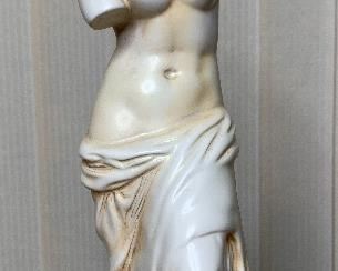 Small Venus de Milo Statue