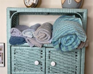 Bathroom cupboard wall hanging