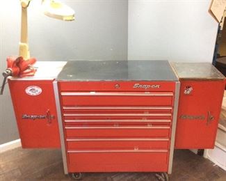 SNAP ON ROLL TOOL CAB LOADED WITH HAND TOOLS, AUTOMOTIVE TOOLS, CRAFTSMAN, VISE, TOOLBOX, TOOL CHEST TOOL CAB, SCREWDRIVERS, SOCKETS, RATCHETS, 