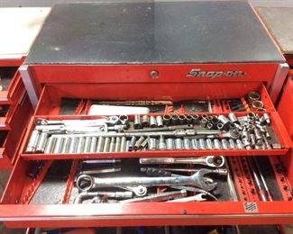 SNAP ON ROLL TOOL CAB LOADED WITH HAND TOOLS, AUTOMOTIVE TOOLS, CRAFTSMAN, VISE, TOOLBOX, TOOL CHEST TOOL CAB, SCREWDRIVERS, SOCKETS, RATCHETS, KLEIN