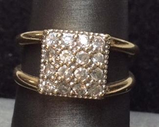 10K GOLD RING WITH DIAMOND CHIPS, JEWELRY