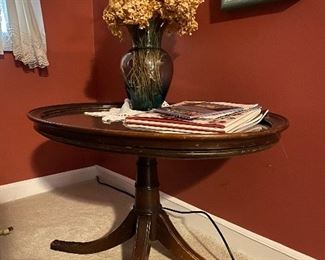 Duncan Phyfe style coffee table 
