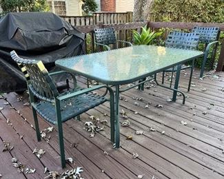 Outdoor table with 6 chairs 