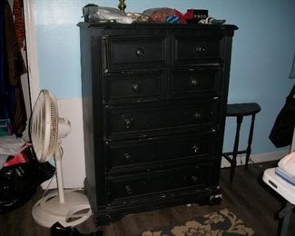 chest of drawers