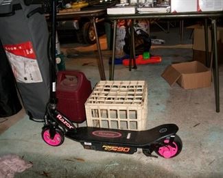 Razor needing battery and charger