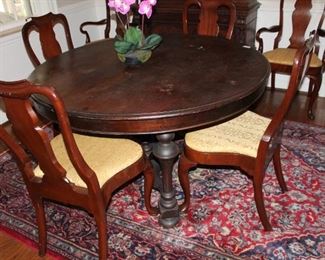 NICE ROUND BREAKFAST TABLE AND CHAIRS
